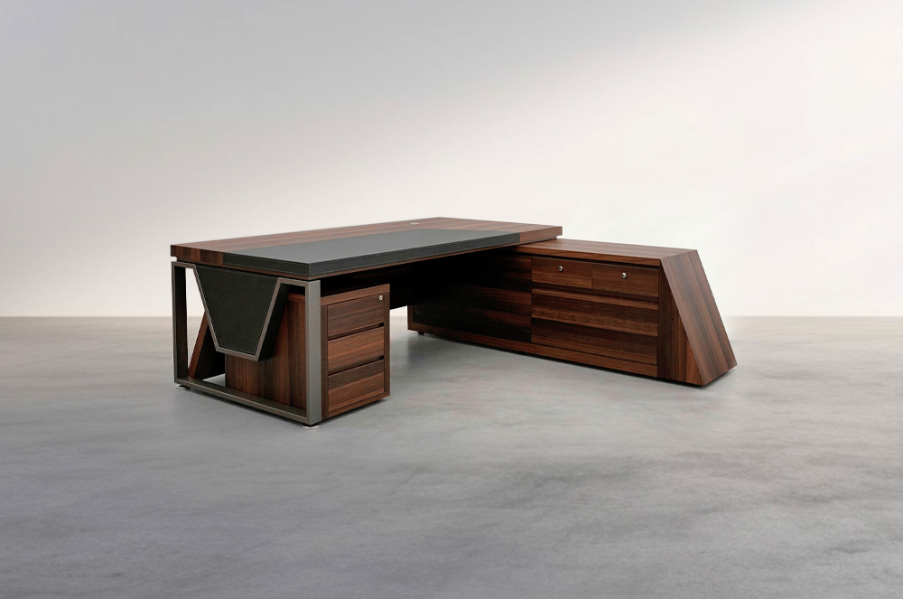 祖禾辦公家具推薦，L型主管桌，大尺寸桌面設計提供充足辦公空間，內置隱藏式集線盒與側櫃收納空間，材質皆可客製化。