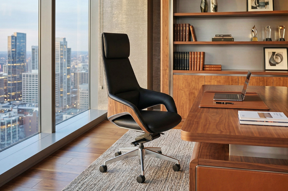 祖禾辦公家具推薦，豪華真皮高級主管椅，高背設計與寬大坐墊，享受頂級辦公體驗，搭配木質邊飾，彰顯尊貴氣質。